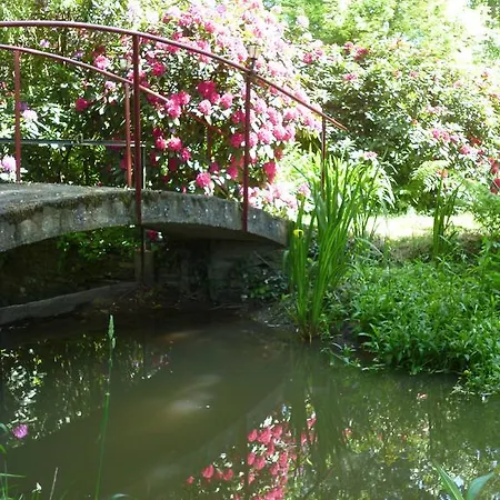 Le Moulin Du Bignon Bed and breakfast Lassy
